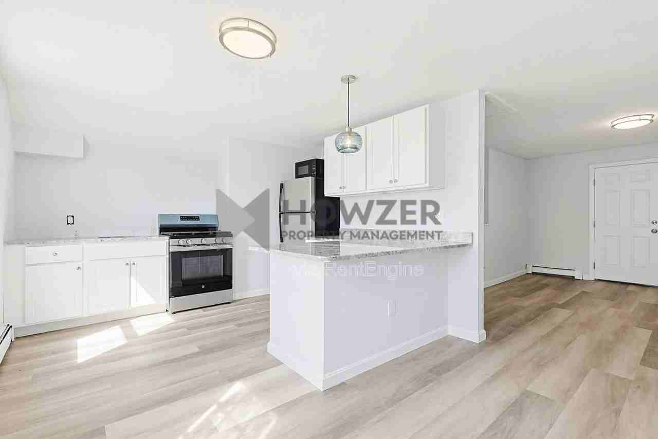 24 Crocker St #A4 - Photo 3 of 31