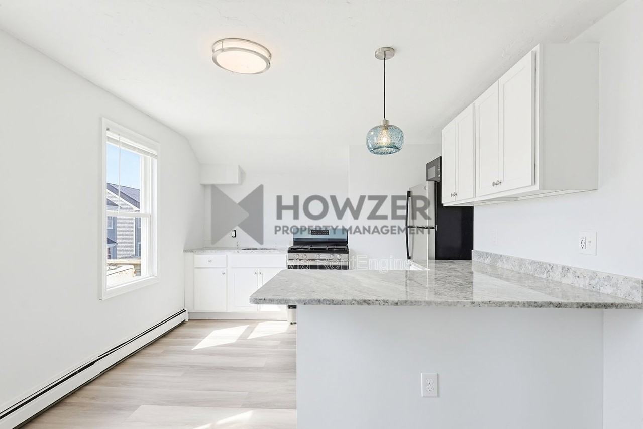 24 Crocker St #A4 - Photo 4 of 31