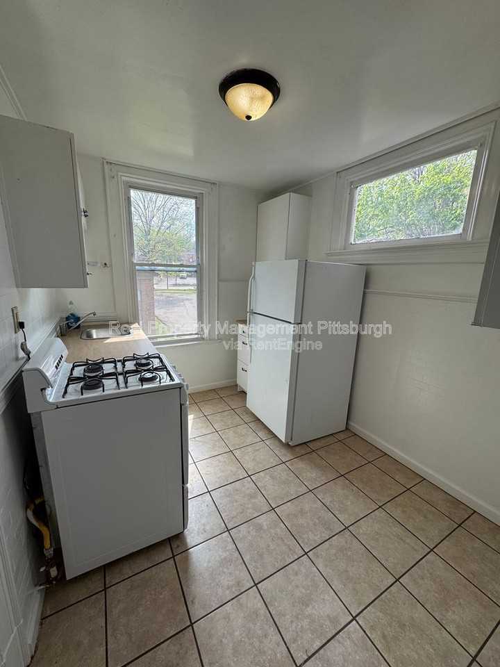 504 Coal St #3 - Photo 4 of 8