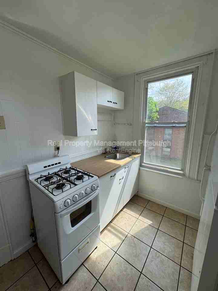 504 Coal St #3 - Photo 5 of 8