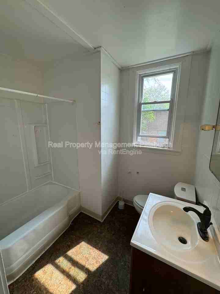 504 Coal St #3 - Photo 7 of 8