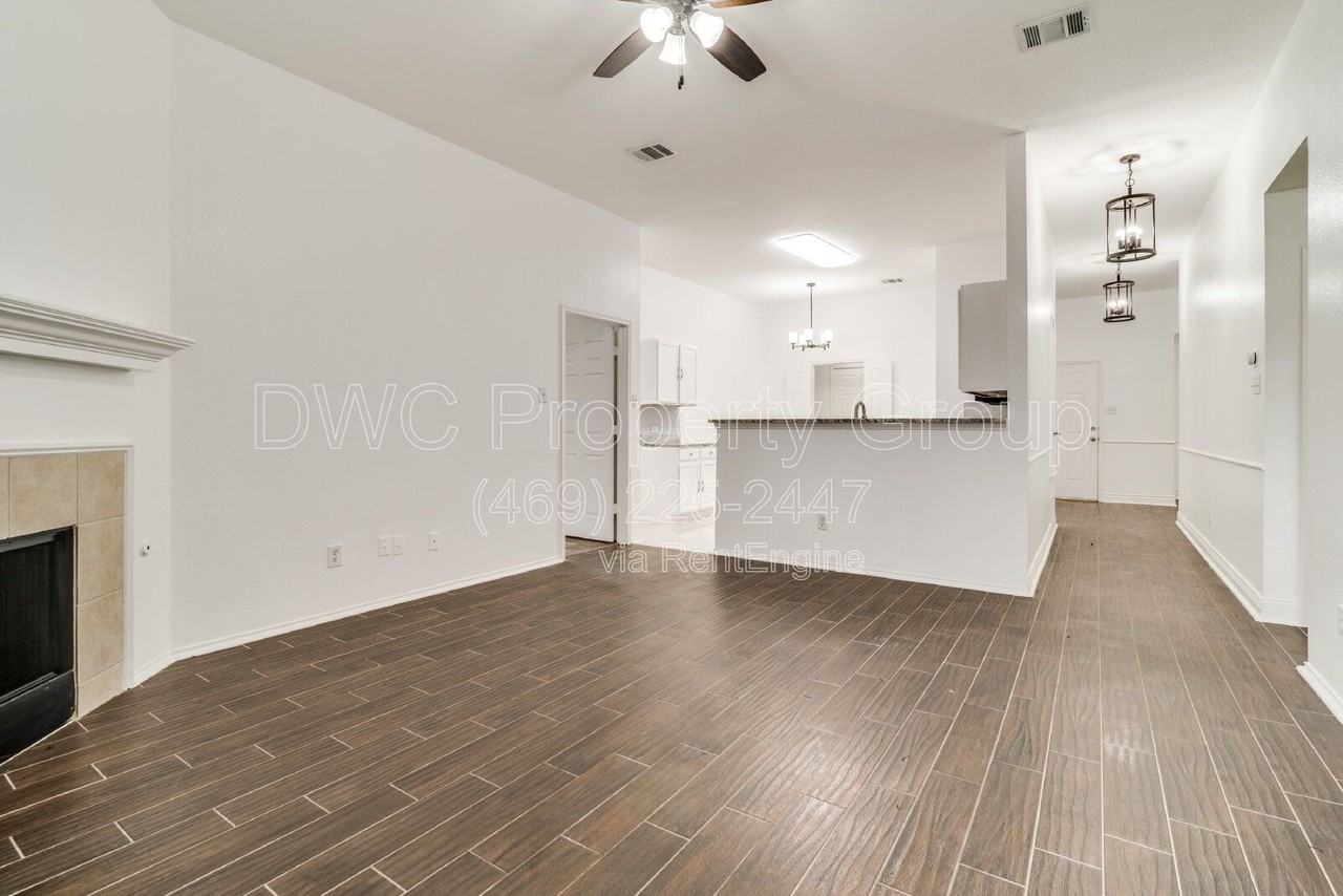 1002 Manassas Dr - Photo 2 of 12