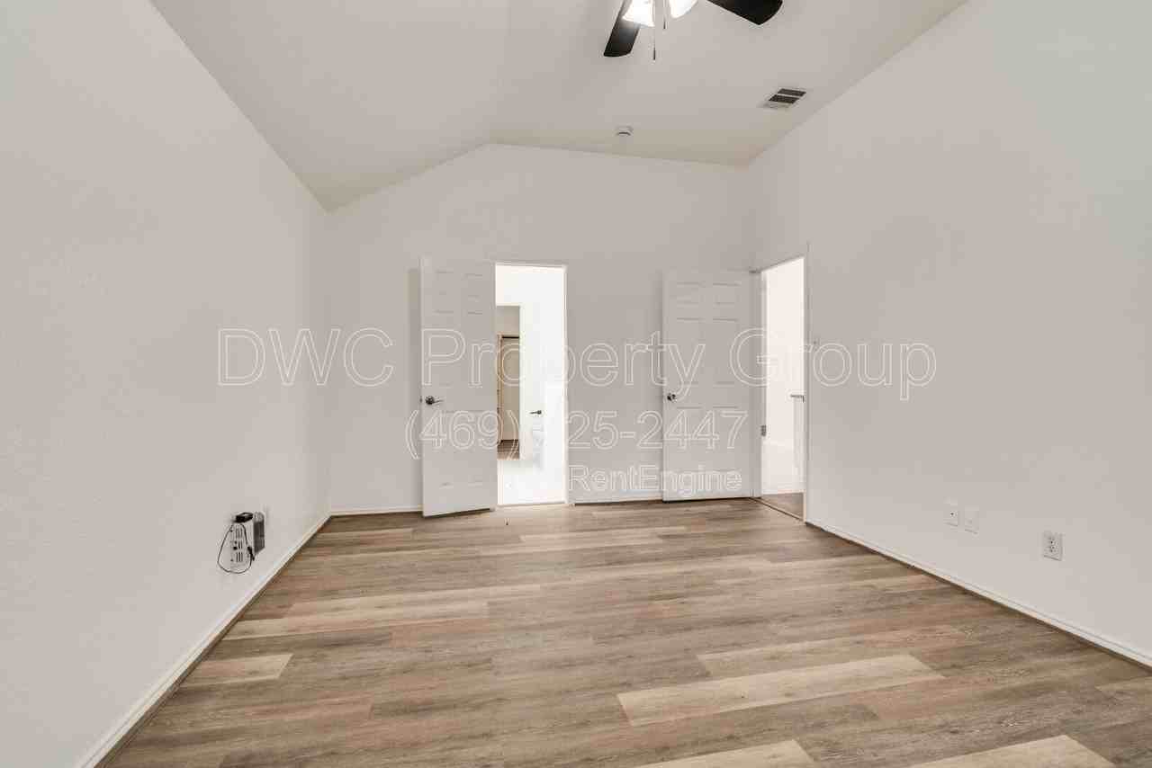 1002 Manassas Dr - Photo 6 of 12