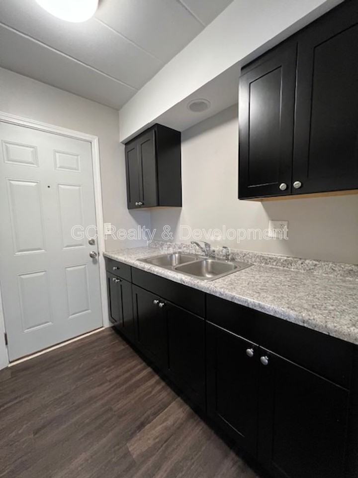 342 Wilson Ave #342G - Photo 7 of 15