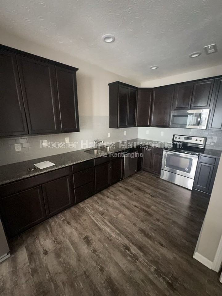 556 Dylan Dr - Photo 4 of 7