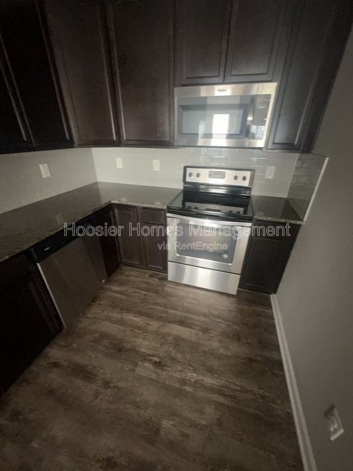 556 Dylan Dr - Photo 5 of 7