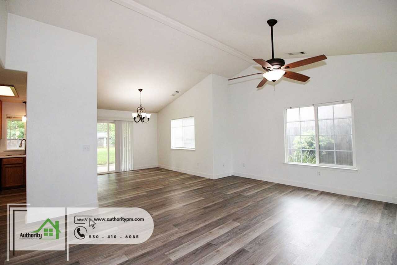 5449 Mill Pond Ln - Photo 4 of 24