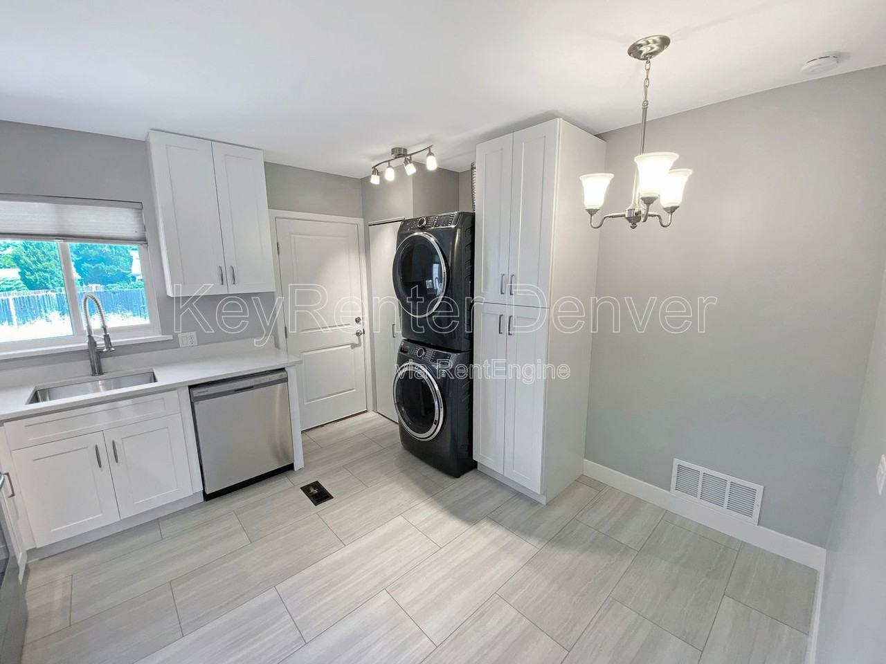 4960 Decatur St - Photo 4 of 12