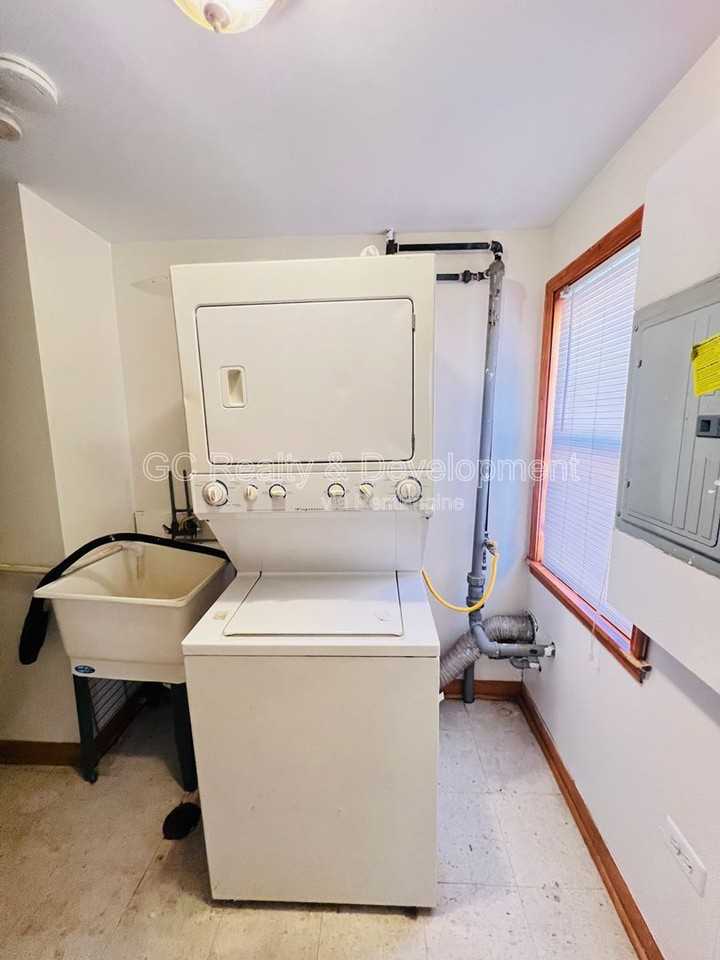 12870 S Green St - Photo 4 of 20