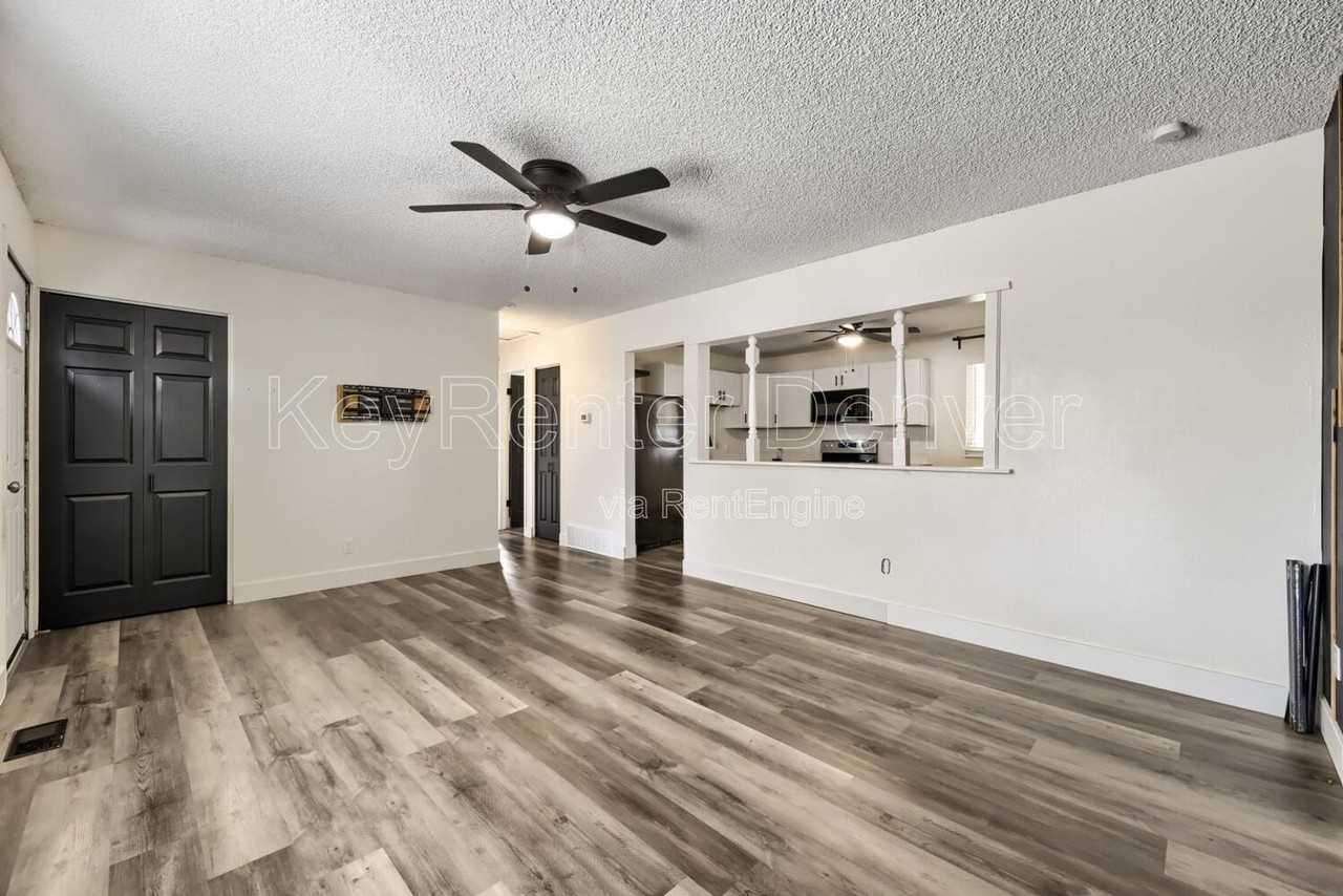 5543 Atchison St - Photo 3 of 17