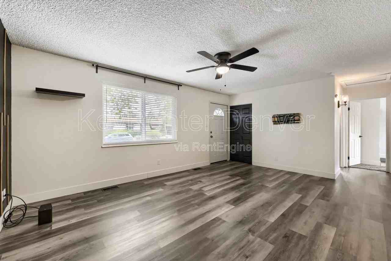 5543 Atchison St - Photo 4 of 17