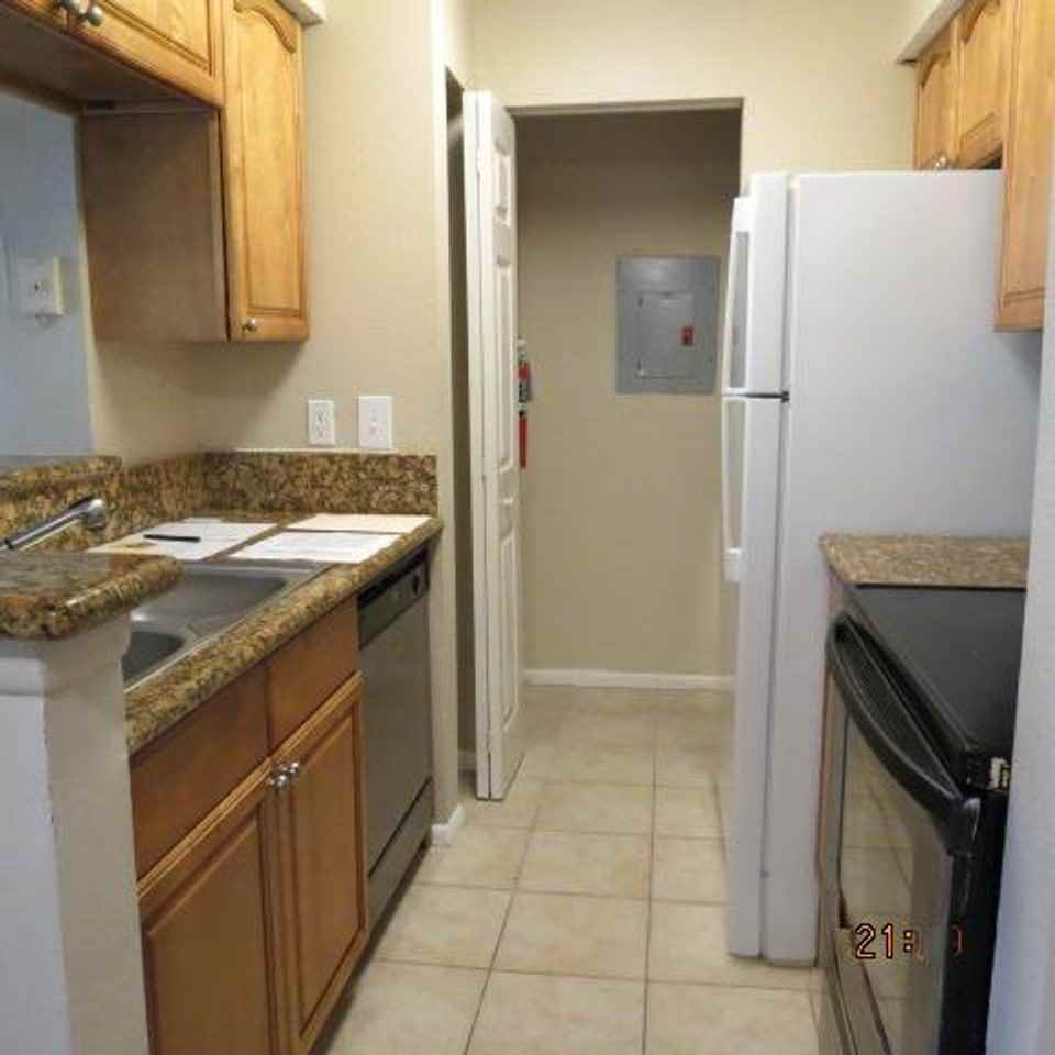 208 Afton Sq #203 - Photo 4 of 16