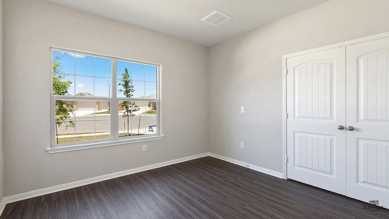 956 Dubina Ave - Photo 3 of 15