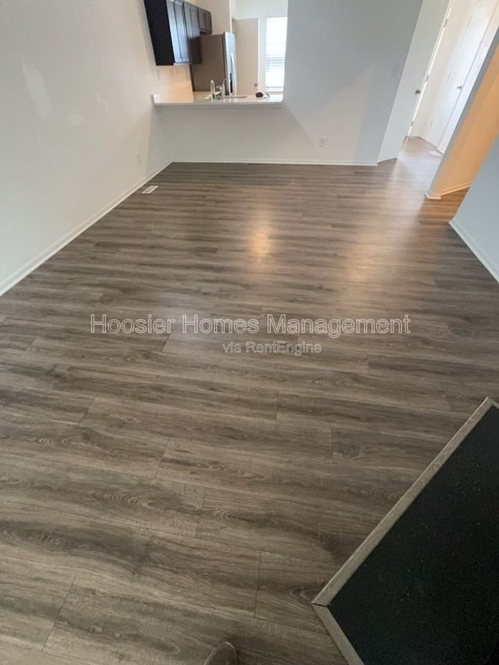 1347 Norfolk Cir - Photo 4 of 9