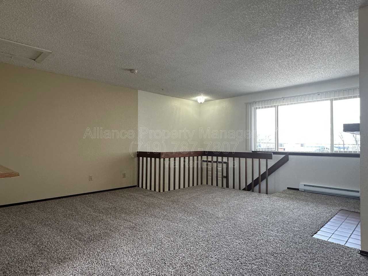 328 Mount View Ln - Photo 4 of 18