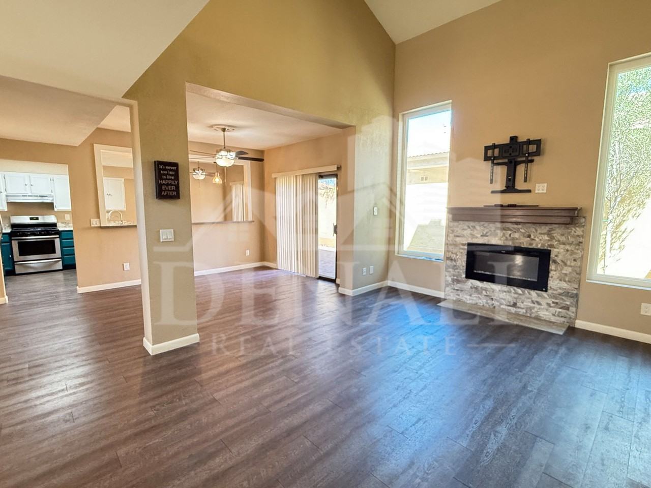 2073 N Sunset Dr - Photo 4 of 25