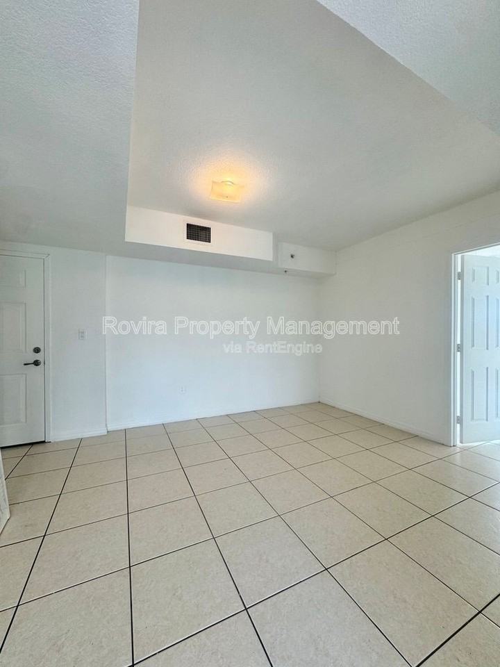 498 Sw 6th St #303 - Photo 2 of 15