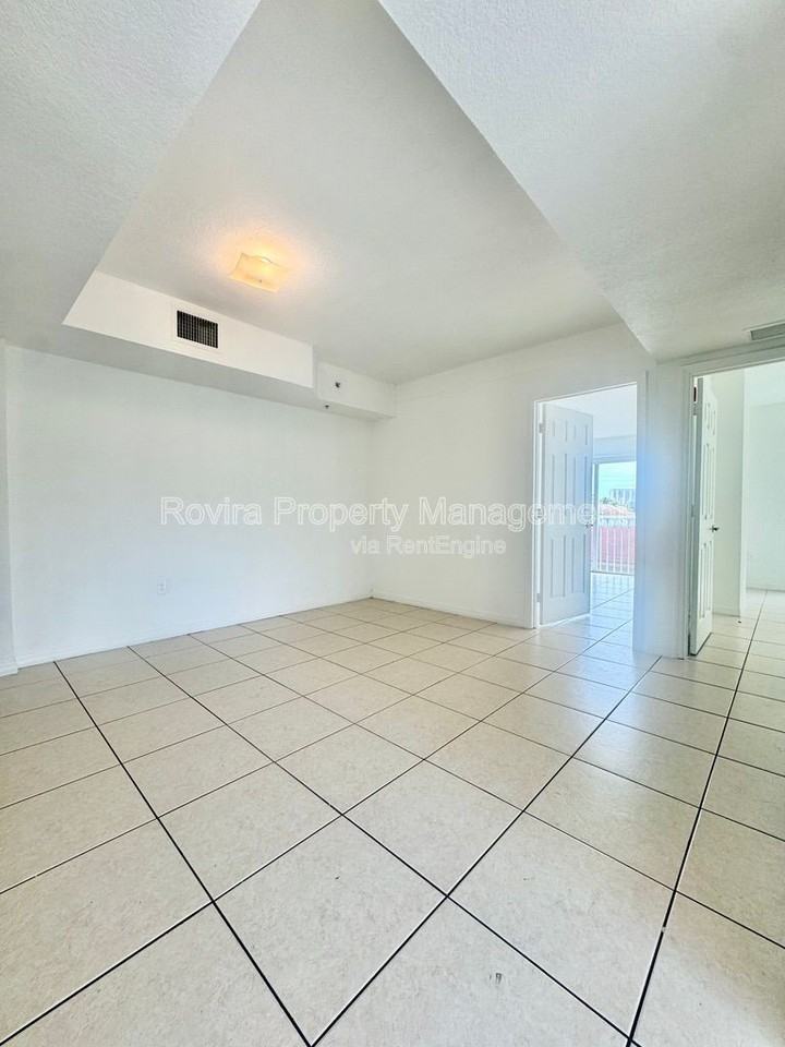 498 Sw 6th St #303 - Photo 3 of 15