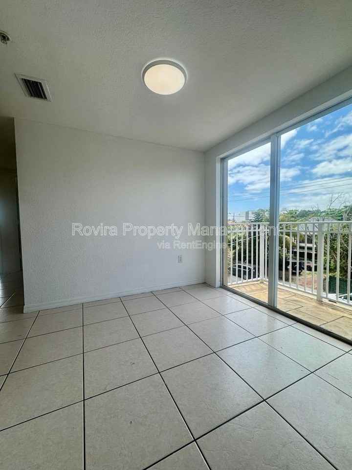 498 Sw 6th St #303 - Photo 4 of 15