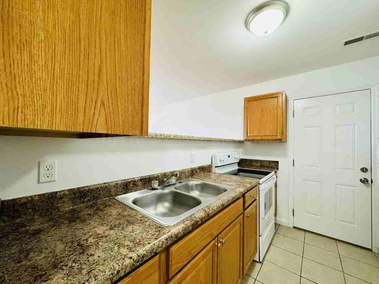 4609 Kirkland Ave - Photo 6 of 12