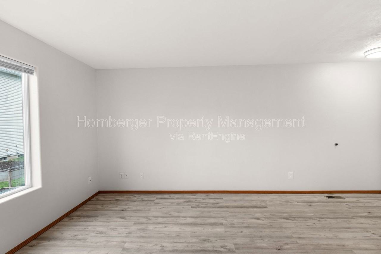 1405 E Gilbert Ave - Photo 6 of 24