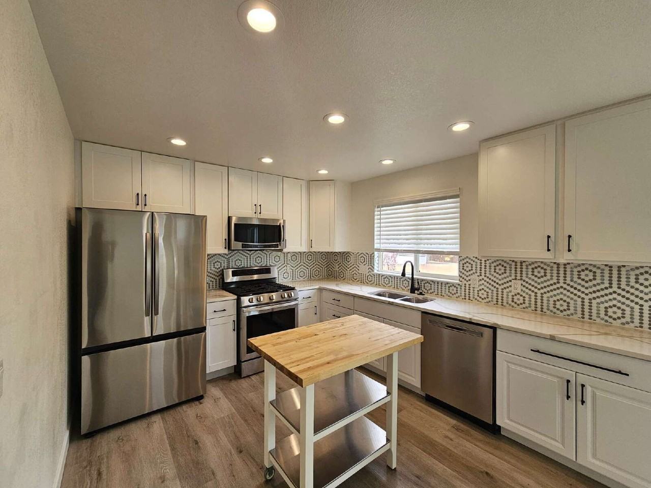 718 Fairhaven St - Photo 3 of 21