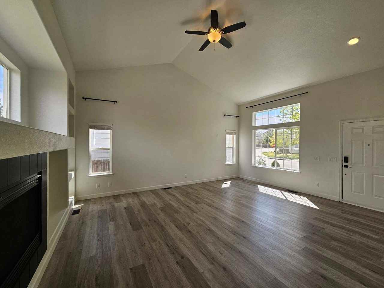 718 Fairhaven St - Photo 6 of 21