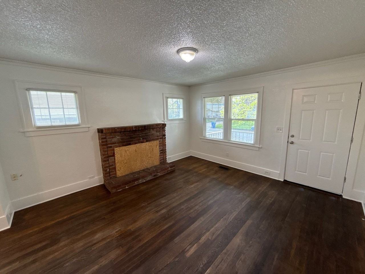 1165 Hood St Ne - Photo 7 of 26