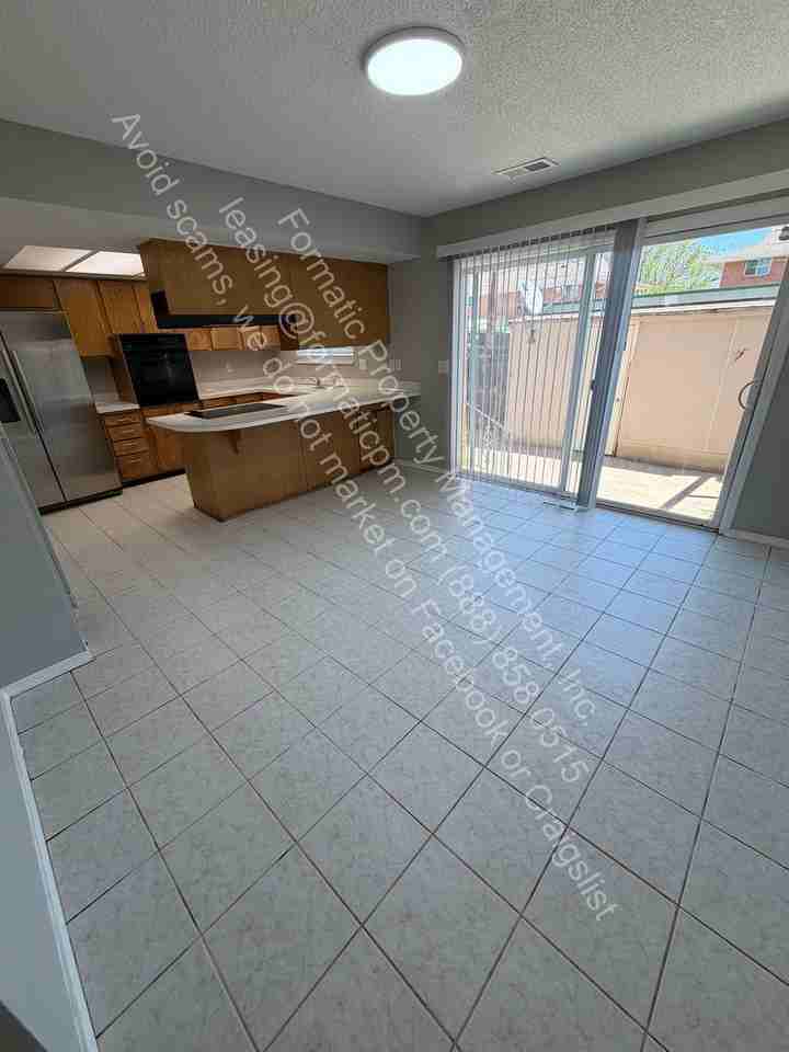 3814 S Yosemite St - Photo 5 of 12