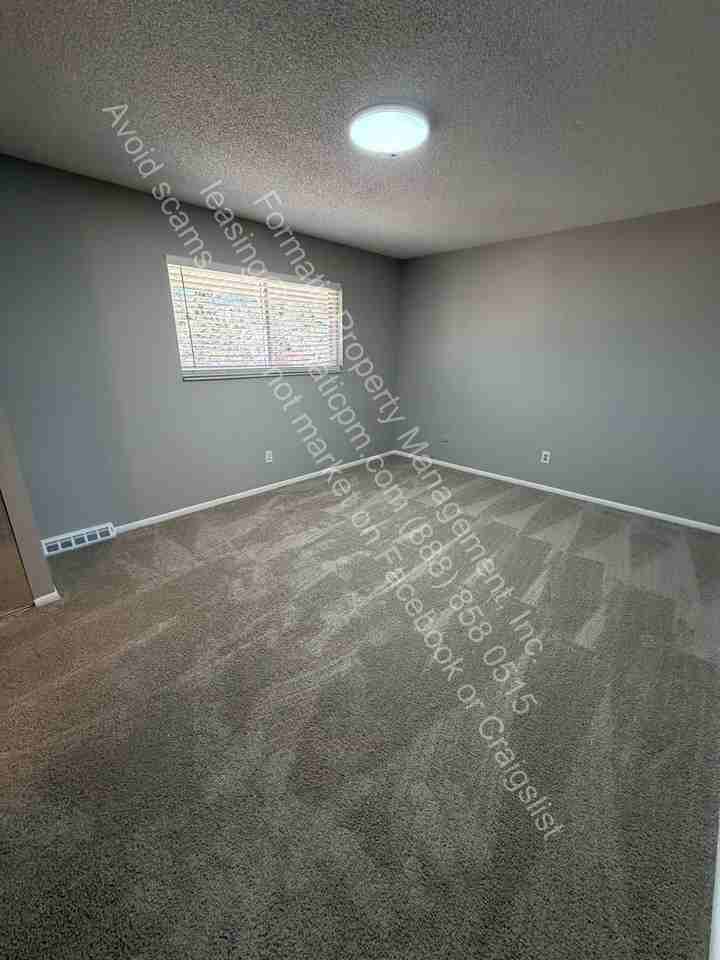 3814 S Yosemite St - Photo 7 of 12