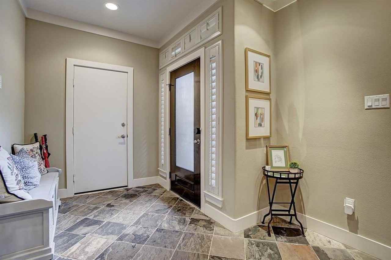 246 Detering St - Photo 4 of 27