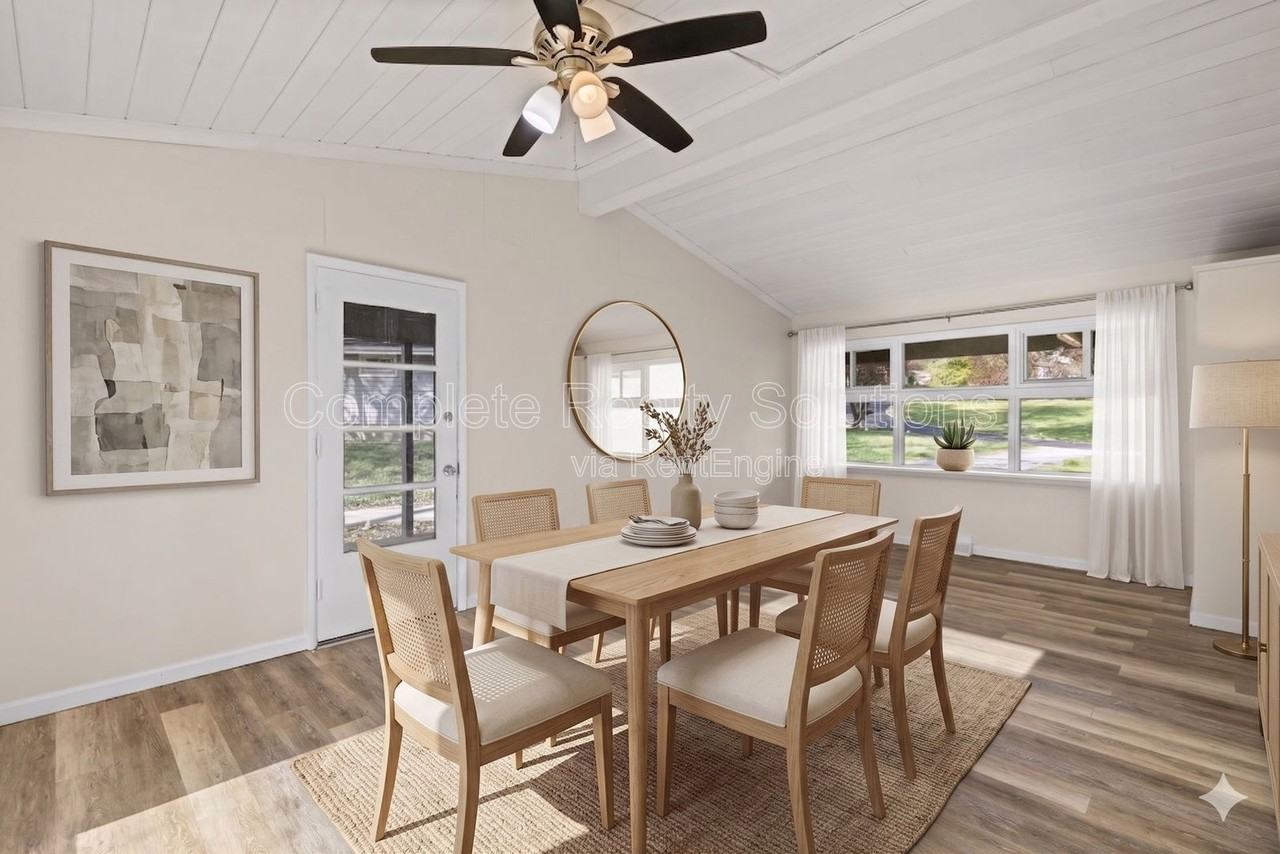 62 Capitol Hill Dr - Photo 3 of 37