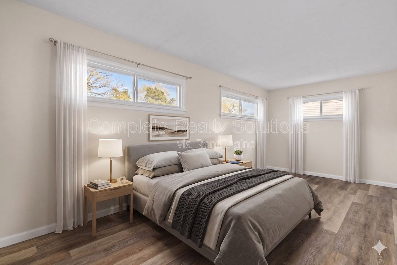 62 Capitol Hill Dr - Photo 4 of 37