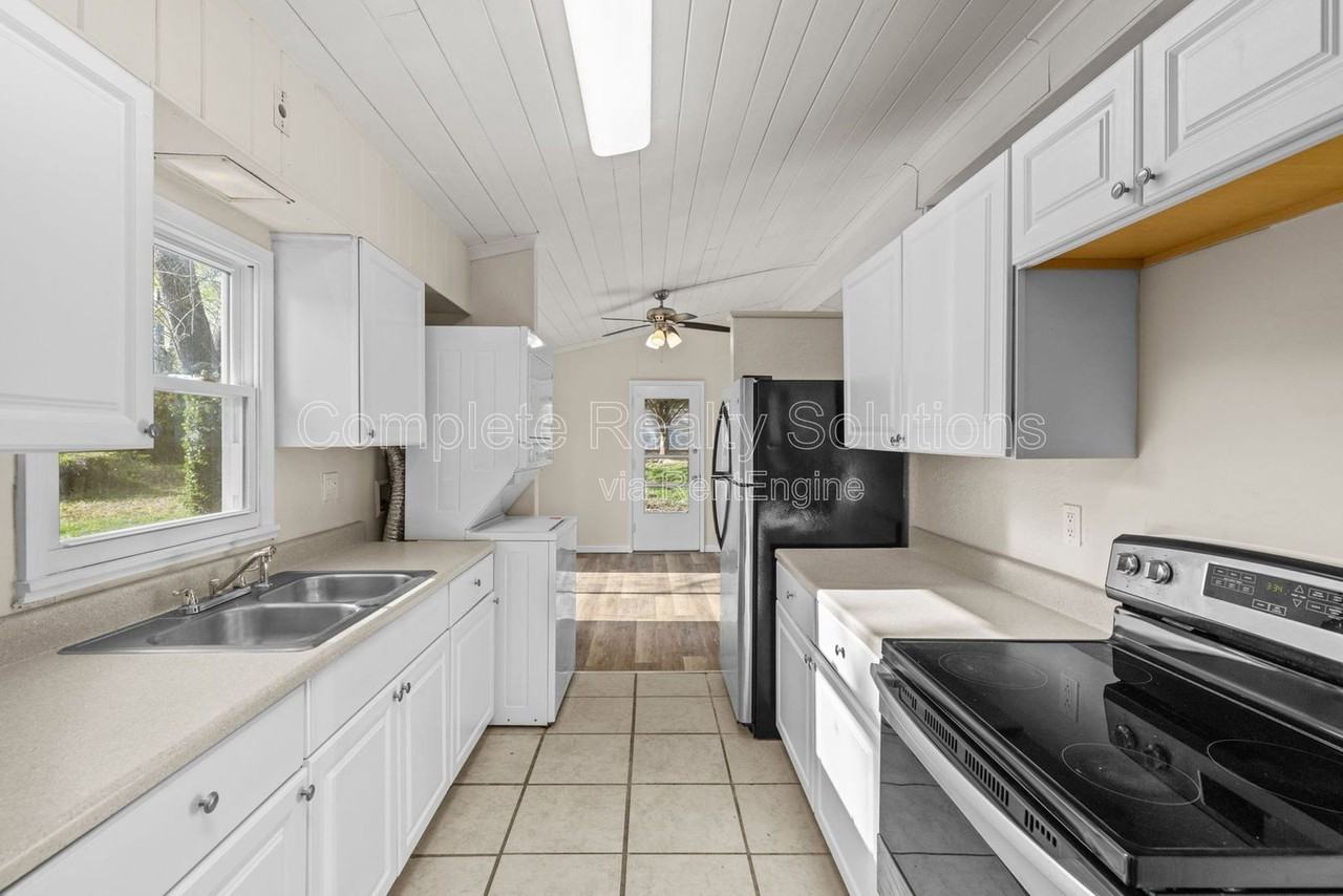 62 Capitol Hill Dr - Photo 7 of 37