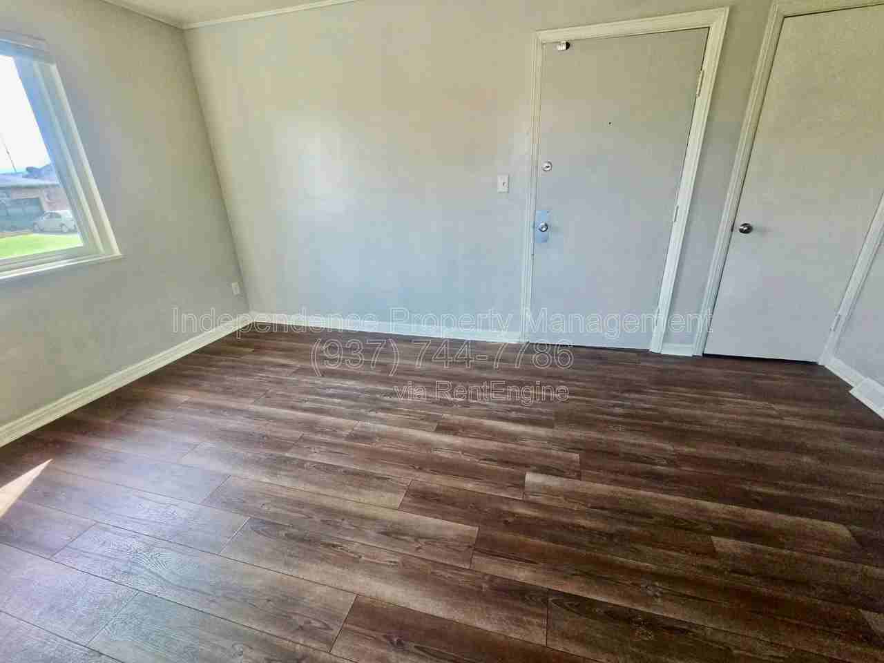 115 Scott Ave #4 - Photo 6 of 8