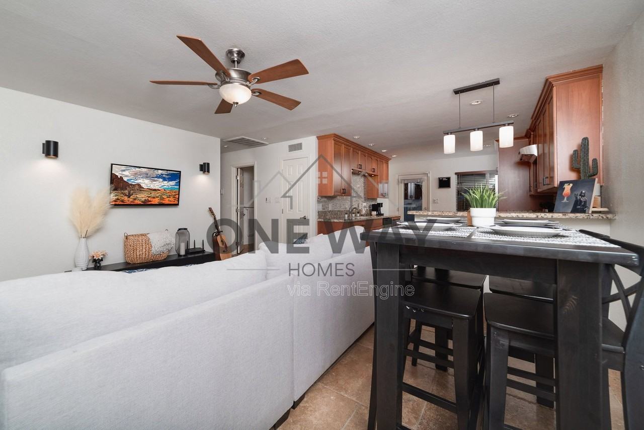 8702 E Sheridan St - Photo 4 of 15