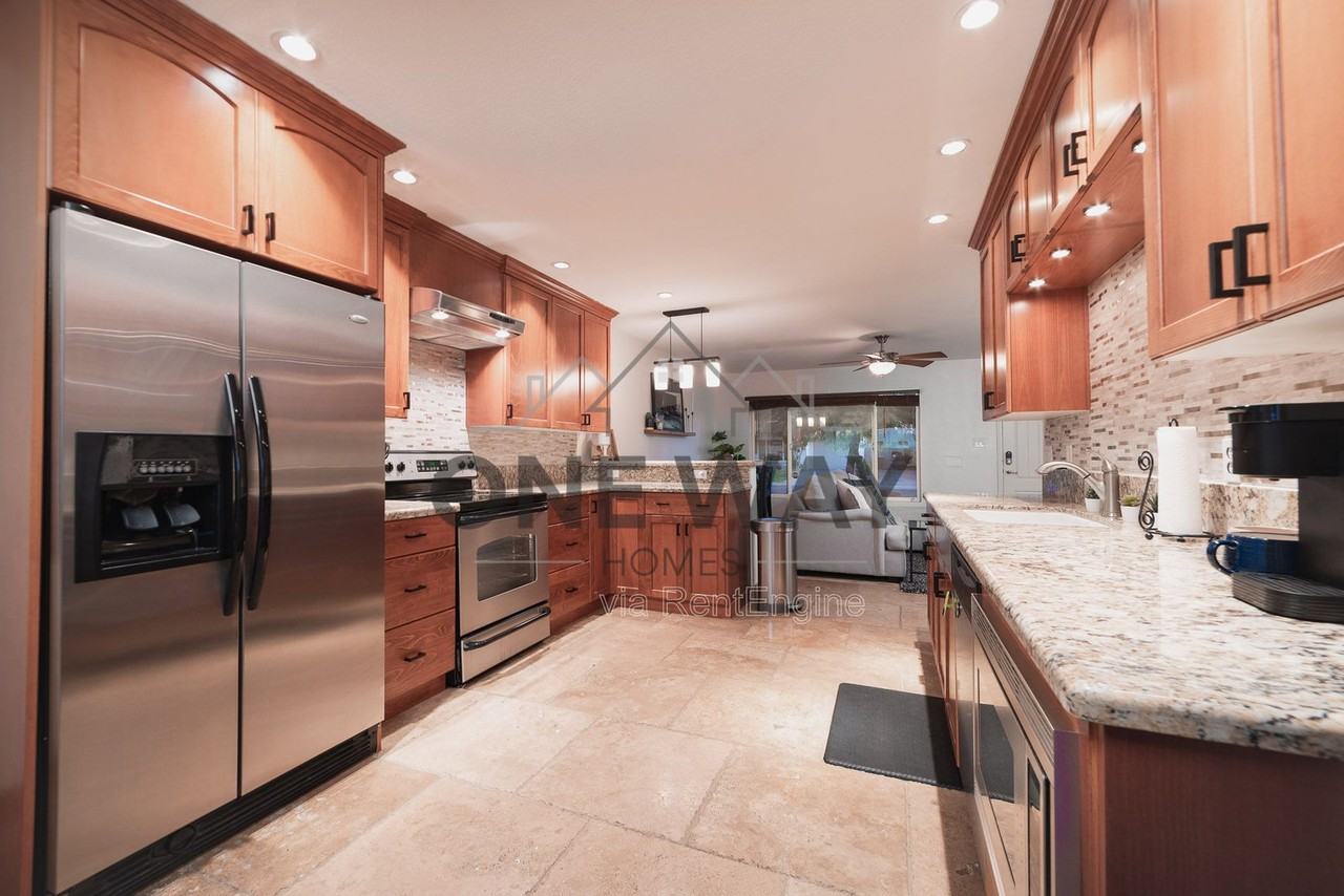 8702 E Sheridan St - Photo 5 of 15