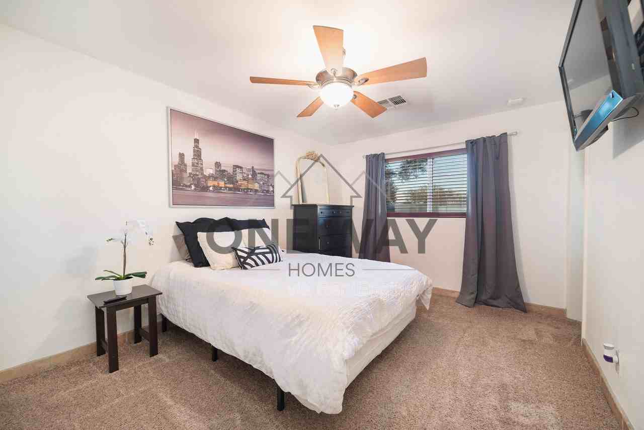 8702 E Sheridan St - Photo 6 of 15