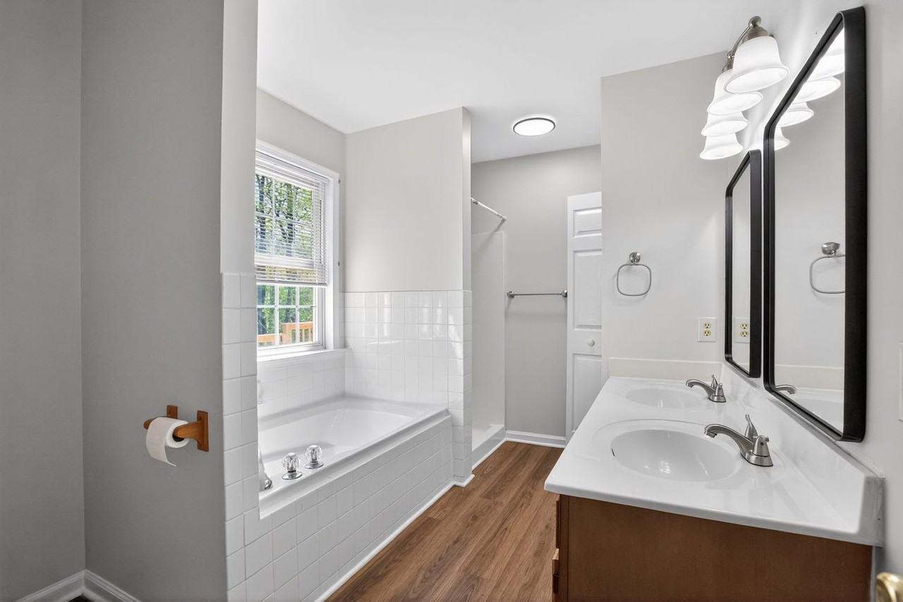 15980 Crowfoot Ct - Photo 5 of 15