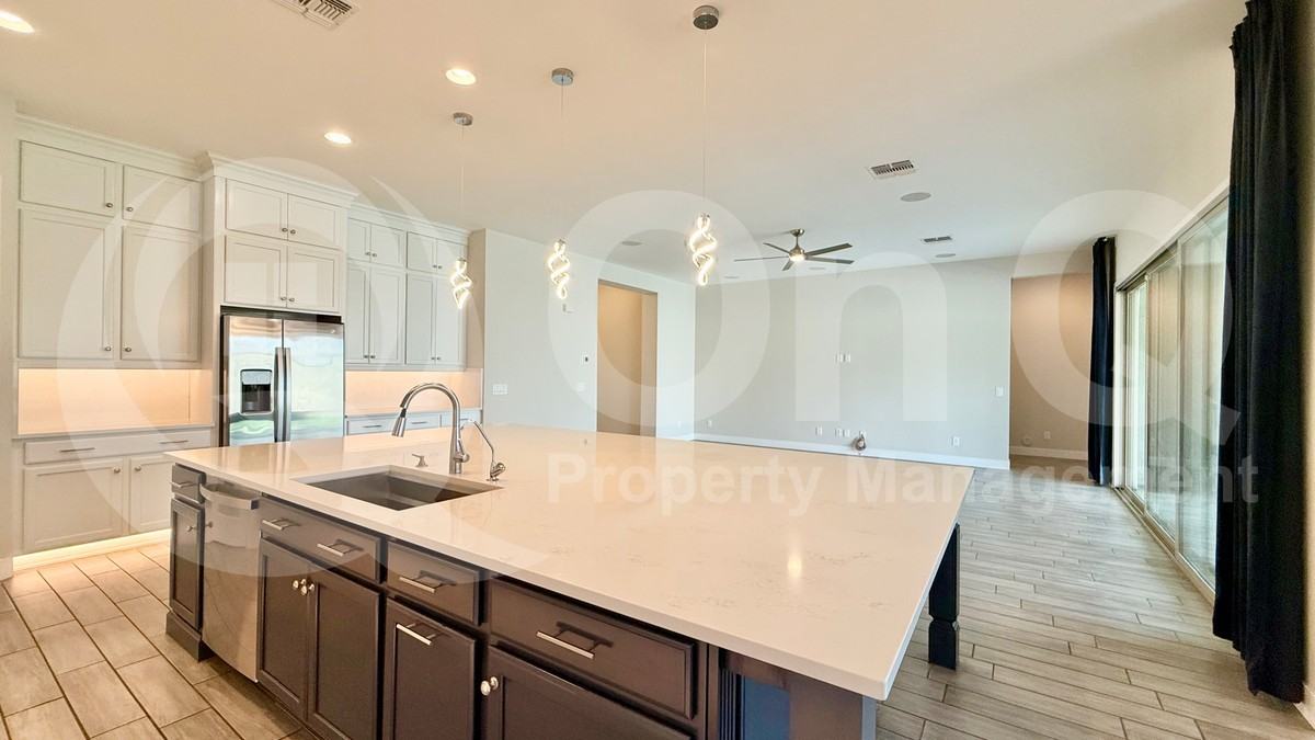 4149 S Neptune - Photo 4 of 37