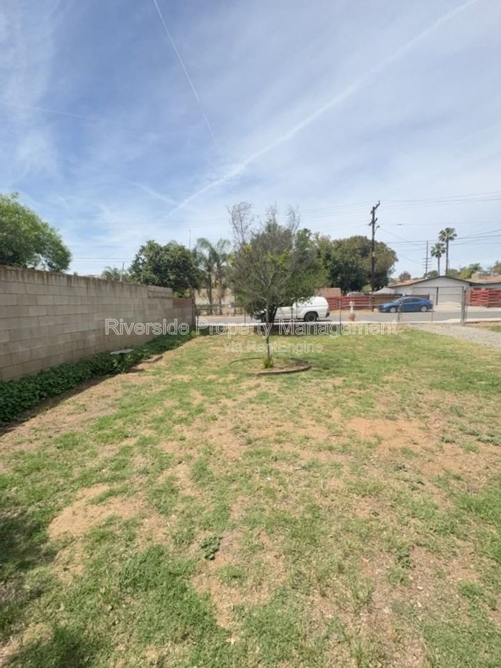 4185 Selma Ave - Photo 4 of 13