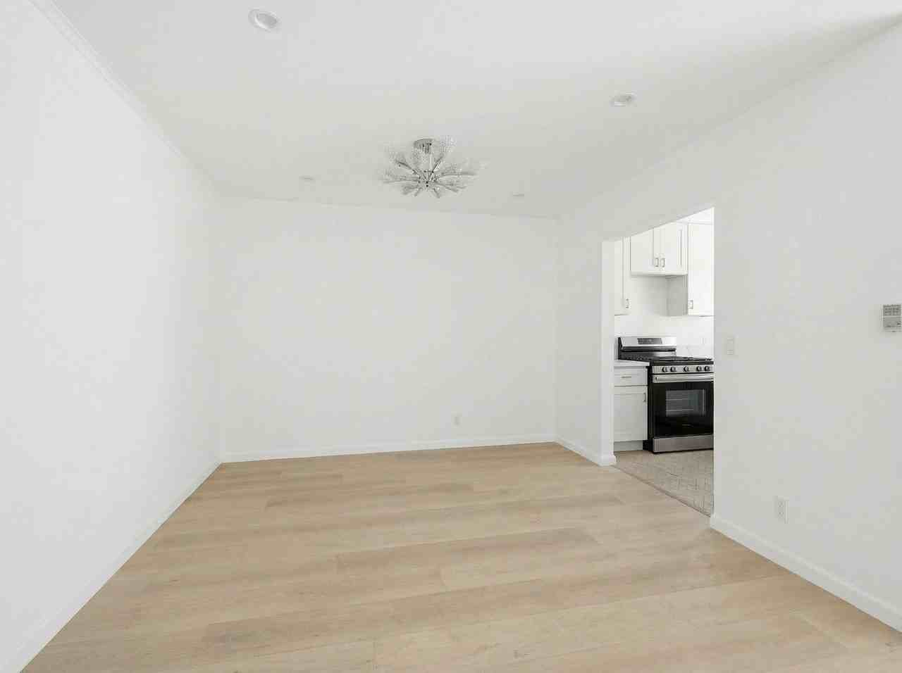337 S Rexford Dr #3 - Photo 6 of 17