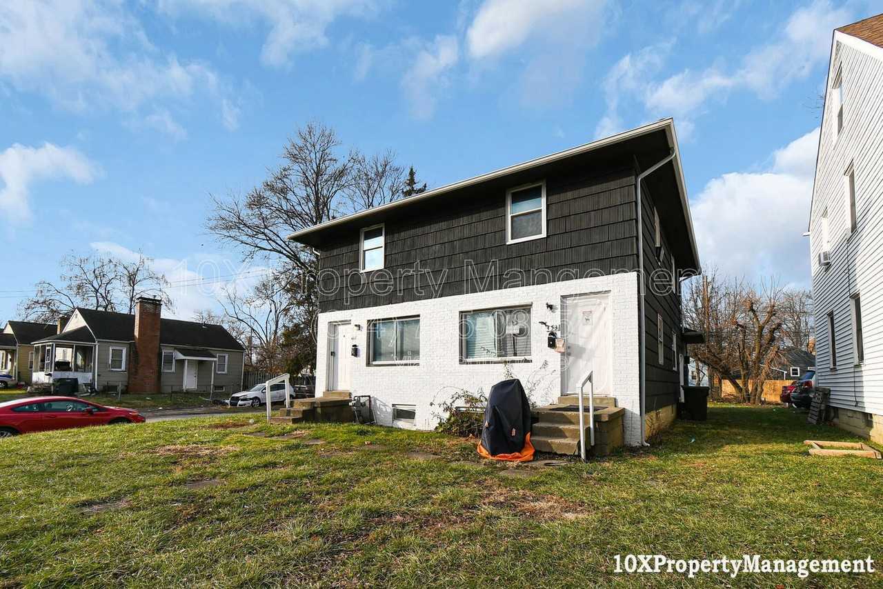 455 S Napoleon Ave - Photo 4 of 24