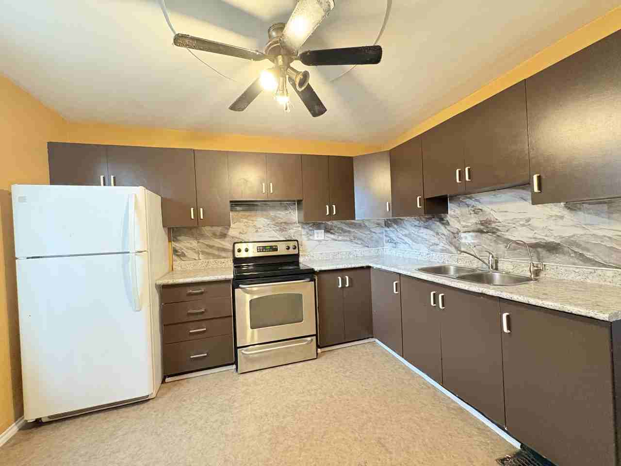 213 Lottridge St - Photo 2 of 20