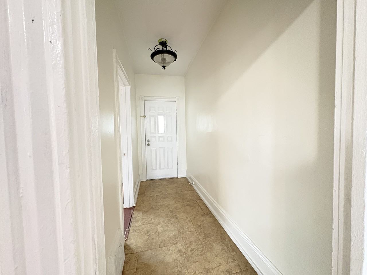 213 Lottridge St - Photo 4 of 20