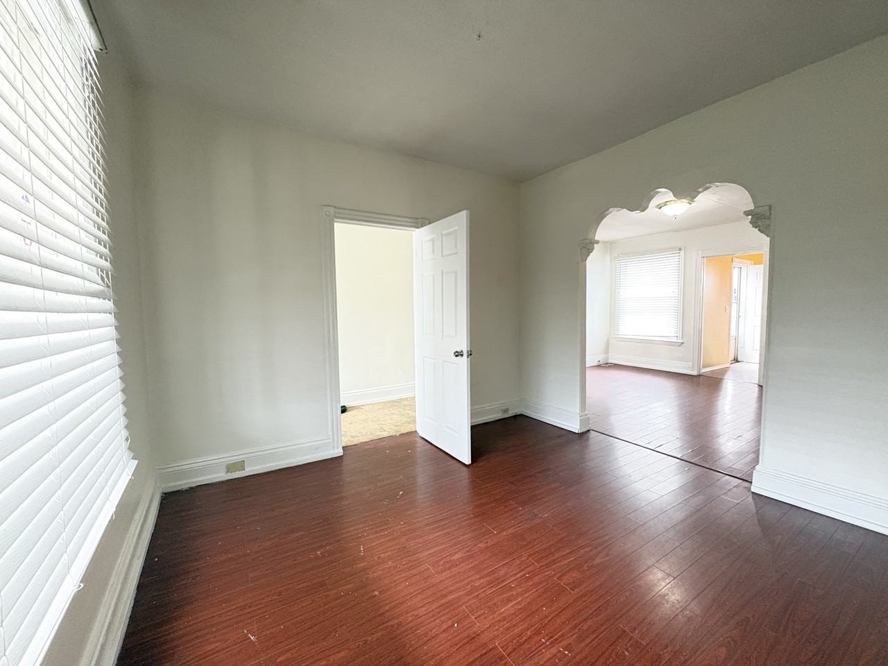 213 Lottridge St - Photo 6 of 20