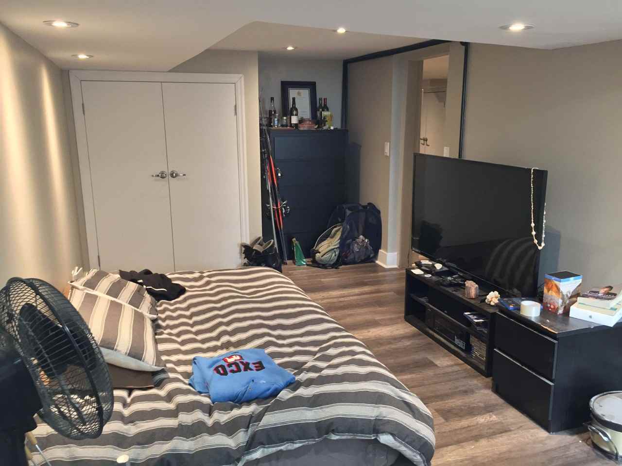 41 Charlton Ave W - Photo 6 of 7