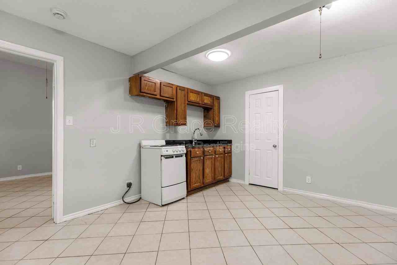 2805 Bellmead Dr - Photo 4 of 14