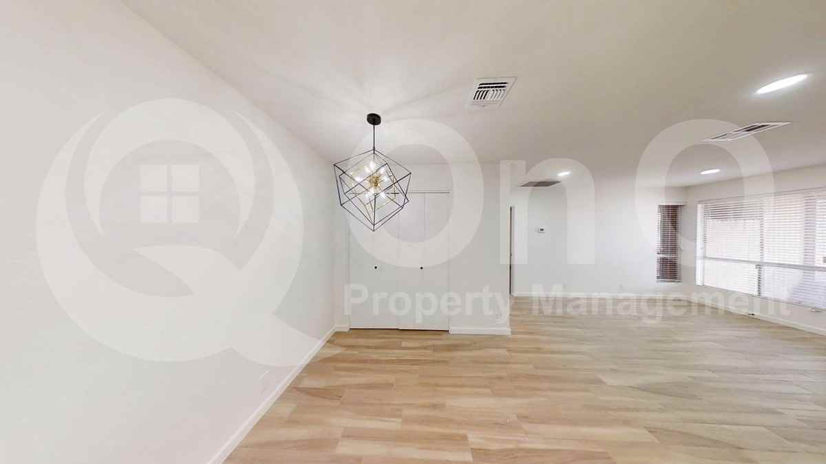 426 W Pontiac Dr #6 - Photo 4 of 17