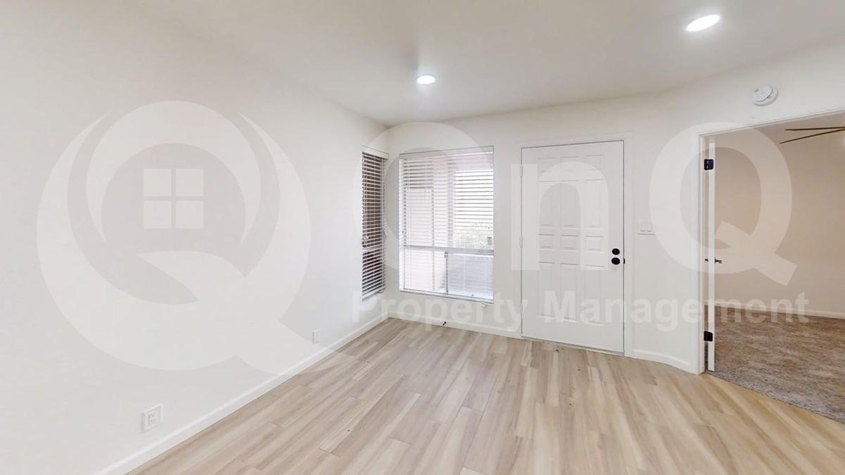 426 W Pontiac Dr #6 - Photo 5 of 17